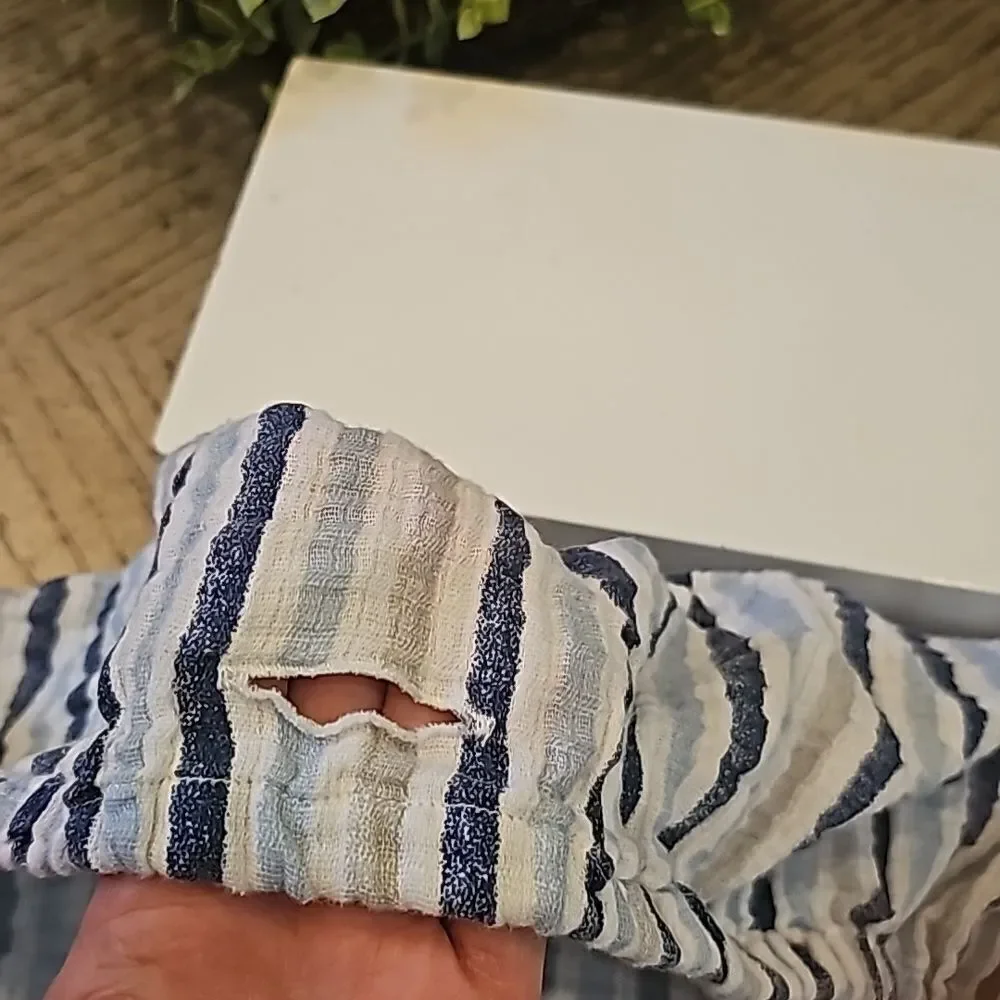 Changing table cover blie stripe